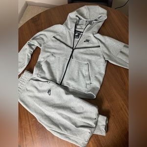 Nike Tech Suit Small
